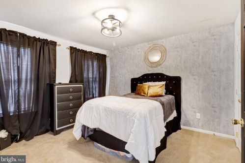 515 Florence Fields Ln, New Castle DE  19720-8752 exterior