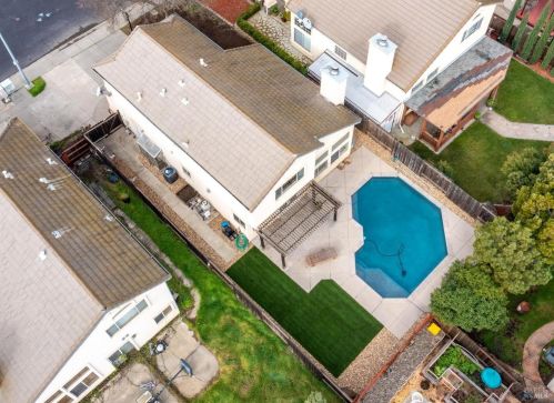 912 Celestine Cir, Vacaville CA  95687-7852 exterior