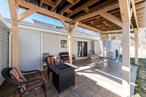 52 Summer St, Waterford CT  06385-2333 exterior