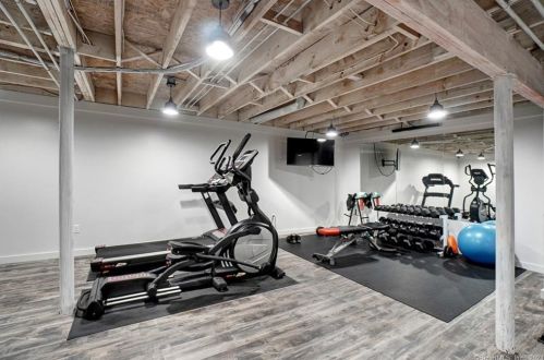 20 Narragansett Trl, Sandy Hook CT 06482-1147 exterior