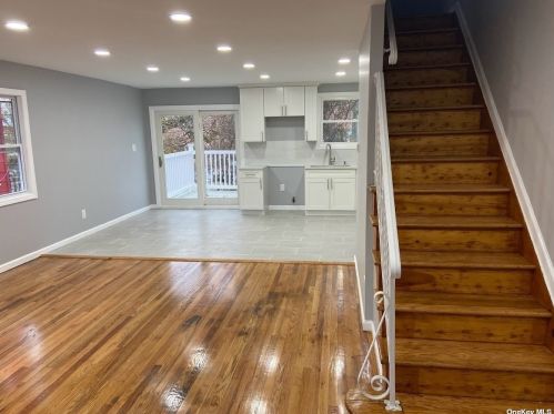 17 Williams Ct, Far Rockaway, NY 11691-5161