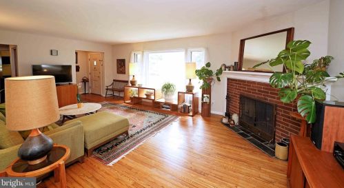 56 Roxboro Rd, Lawrence Township NJ  08648-3925 exterior