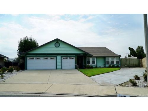 1319 Madrona St, Rialto CA  92376-4319 exterior