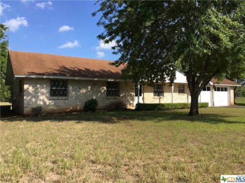 1101 Riv Oak Dr, Seguin TX  78155-7048 exterior