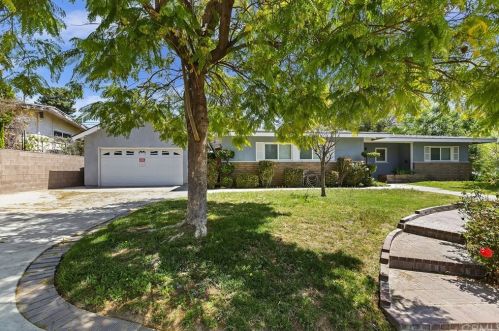 3682 Valencia Hill Dr, Riverside, CA 92507-4653