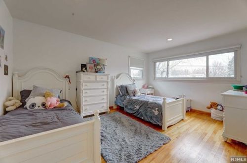 3 Grover Ter, Ridgewood NJ  07452-3516 exterior