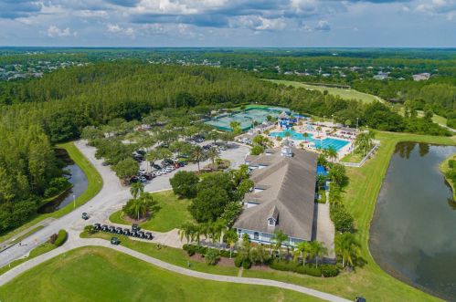 19018 Fishermans Bend Dr, Lutz FL  33558-9753 exterior