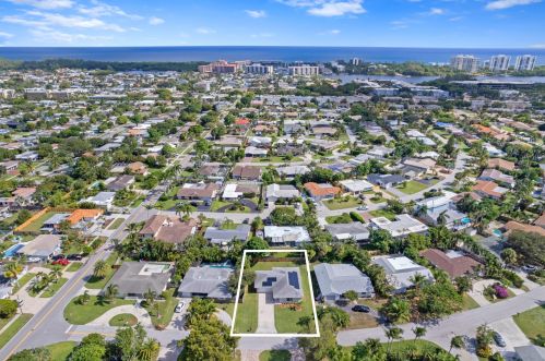 2750 25th Ter, Boca Raton FL  33431-7552 exterior