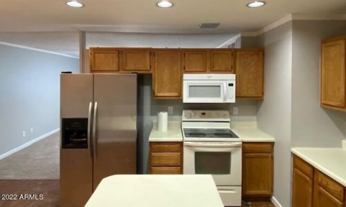 5245 Country Gables Dr, Glendale AZ  85306-3921 exterior