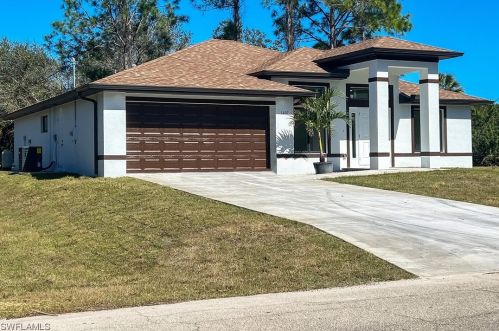 738 Sunrise Blvd, Lehigh Acres, FL 33974-0773