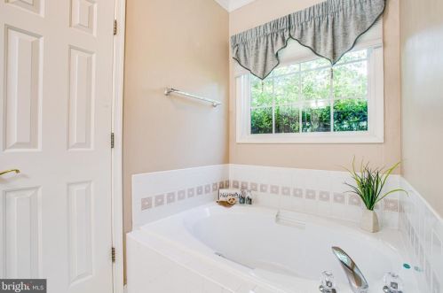 4204 Crooked Stick Ct, Fredericksburg VA  22408-9215 exterior