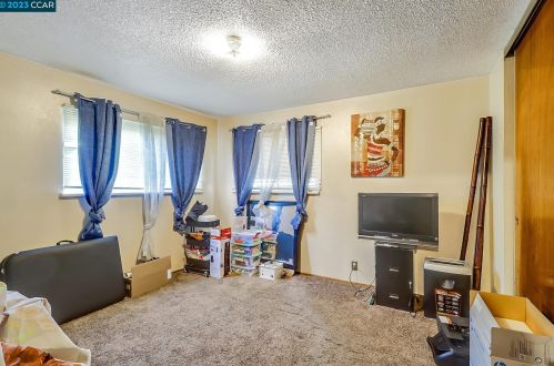 3201 Arkansas St, Oakland CA 94602-3707 exterior