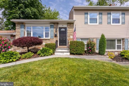 26 End Dr, Lansdale, PA 19446-1928