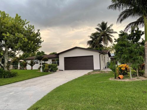 412 Parkside St, Lehigh Acres, FL 33936-7026