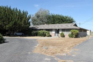 1233 De Wolf Ave, Fresno, CA 93737-9779