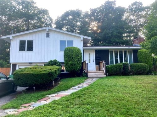 28 Cushing Rd, Warwick, RI 02888-3404