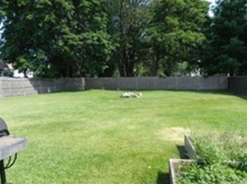 52 Wales St, Taunton, MA 02780-4121