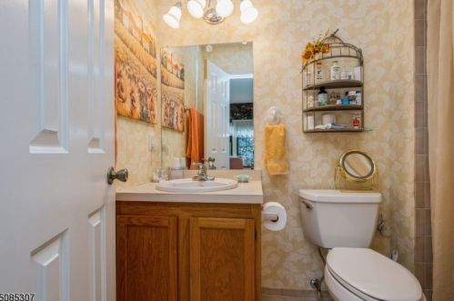 202 Burlington Ct, Flemington NJ  08822-2032 exterior