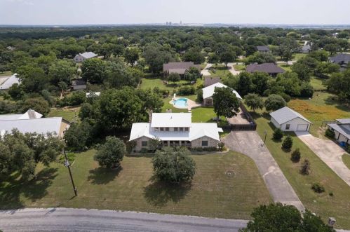 318 Juniper Dr, Creedmoor, TX 78610-9282