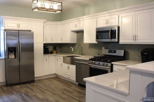 132 Hillcrest Pl, North Bergen NJ  07047-6102 exterior