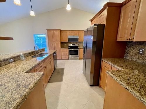 712 177th Ave, Hollywood FL  33029-3152 exterior