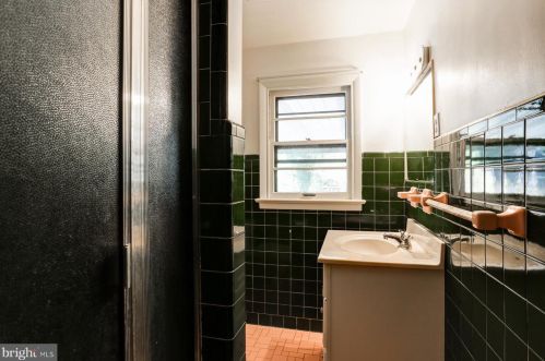 2958 Lincoln St, Camp Hill PA  17011-2832 exterior