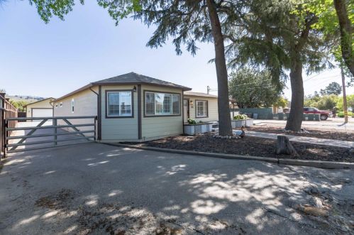 17850 Casa Ln, Morgan Hill, CA 95037-2917