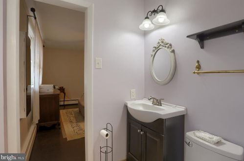 814 Sycamore Dr, Lansdale PA  19446-3128 exterior