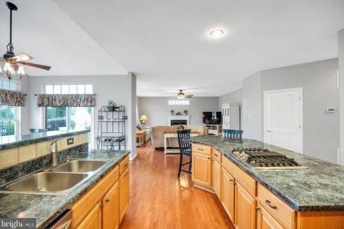26 Kristen Ln, West Deptford NJ  08051-1672 exterior