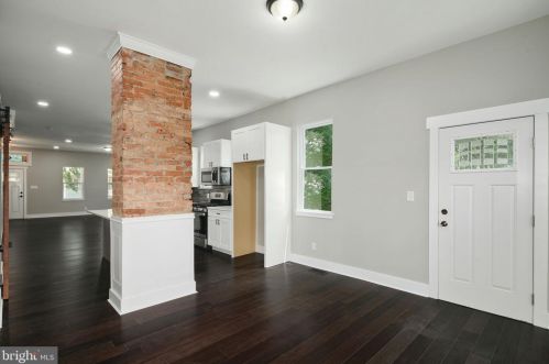 210 Market St, Gloucester NJ  08030-1907 exterior