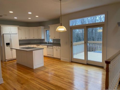120 Nicole Dr, South Glastonbury, CT 06073-3631