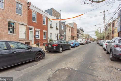 2219 Carpenter St, Philadelphia PA 19146-2517 exterior