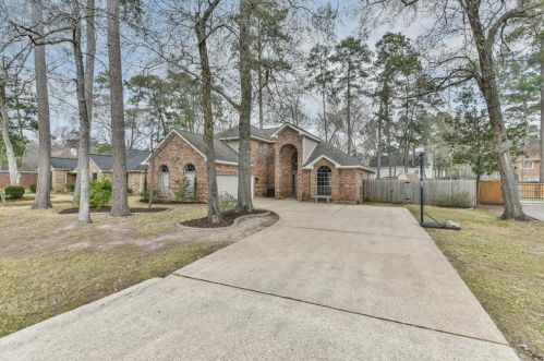743 Forest Lane Dr, Conroe, TX 77302-1214