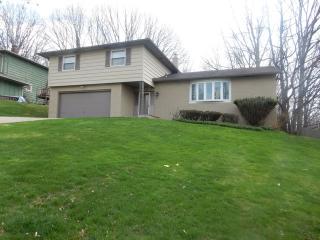 863 Wellmon St, Cleveland, OH 44146-3876