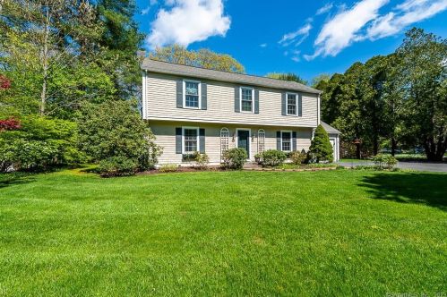 13 Dennison Rd, Essex CT  06426-1352 exterior