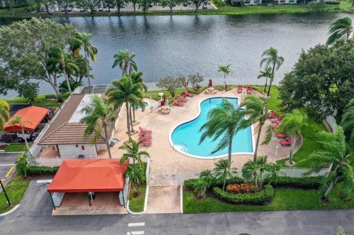 11612 11th St, Hollywood FL 33026-3837 exterior