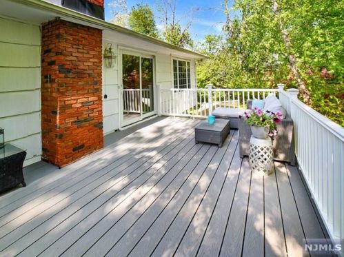 550 Franklin Ave, Franklin Lakes NJ  07417-2512 exterior