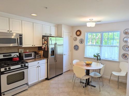 623 Viewpoint Ter, Peekskill NY  10566-6210 exterior