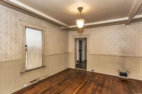 64 Driscoll Ave, Rockville Centre NY  11570-6006 exterior
