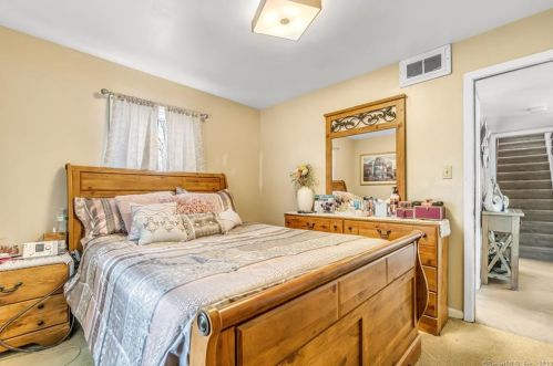 234 Pilgrim Pl, Bridgeport CT  06610-1340 exterior