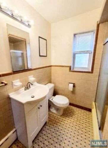 126 1st St, Palisades Park NJ  07650-1582 exterior
