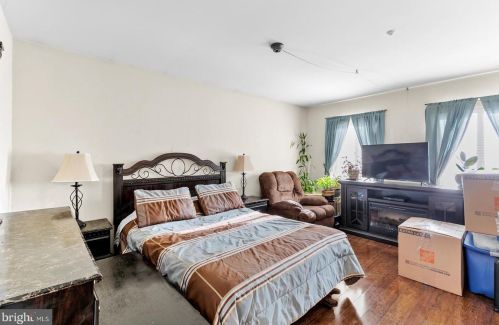 16 Maplewood Ct, West Deptford NJ  08066-2406 exterior