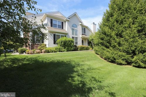 87 Dispatch Dr, Washington Crossing, PA 18977-1165