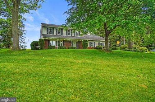 1180 Foxview Rd, Pottstown, PA 19465-7369