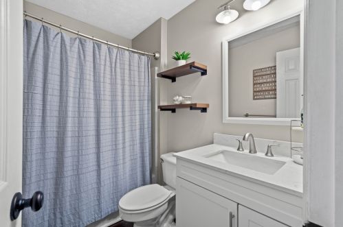 705 Kingswood Ln, Mc Donald PA  15057-2666 exterior