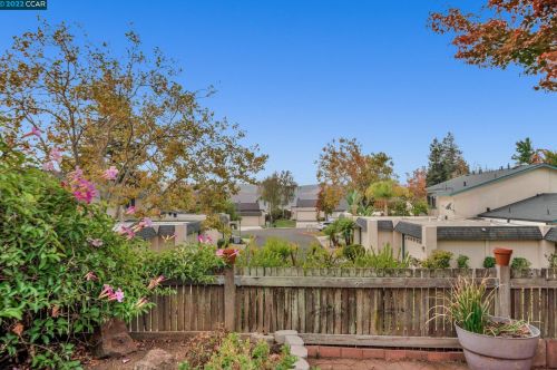 1570 London Cir, Benicia CA  94510-1339 exterior