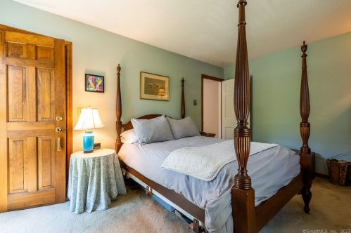 13 Dennison Rd, Essex CT  06426-1352 exterior