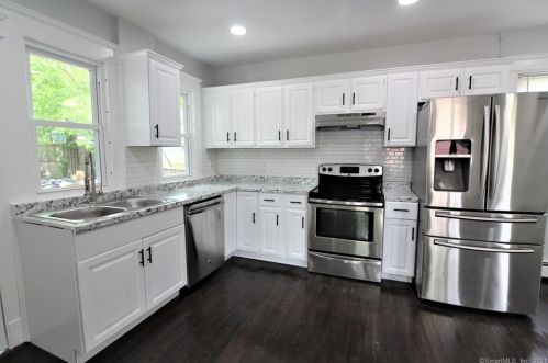 579 Cooke St, Waterbury CT  06710-1424 exterior