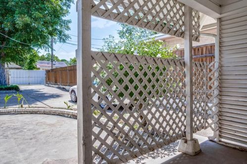 1710 Elmwood Blvd, Dallas TX  75224-1003 exterior