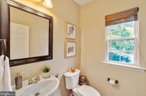 8701 Lords View Loop, Gainesville VA  20155-5806 exterior